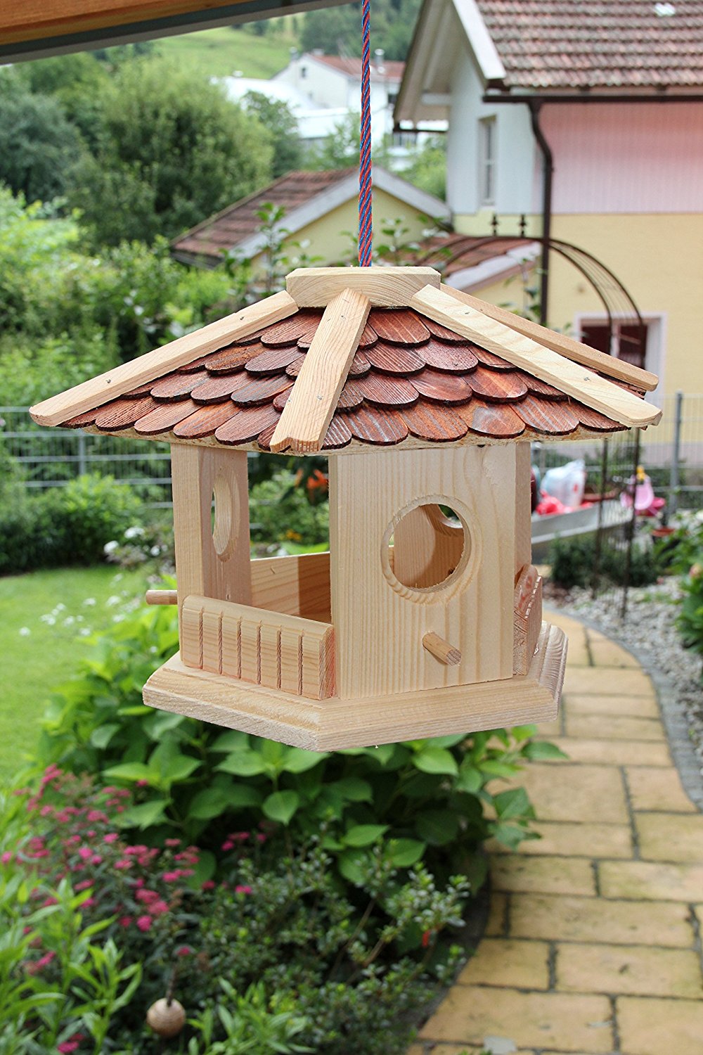 Vogelhaus in Naturholz fertig
